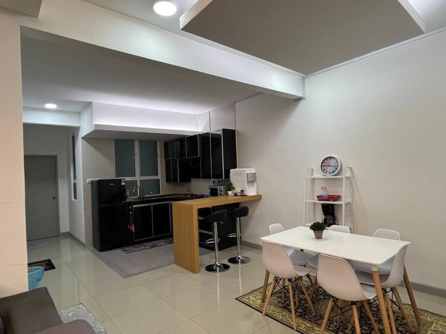 Dhia Raisha Homestay Kuala Terengganu Buitenkant foto